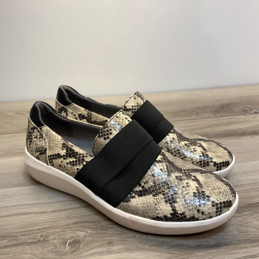 Clarks Kayleigh River Womens Sz 8.5 M Loafers Slip On Snake Print Leather Shoes